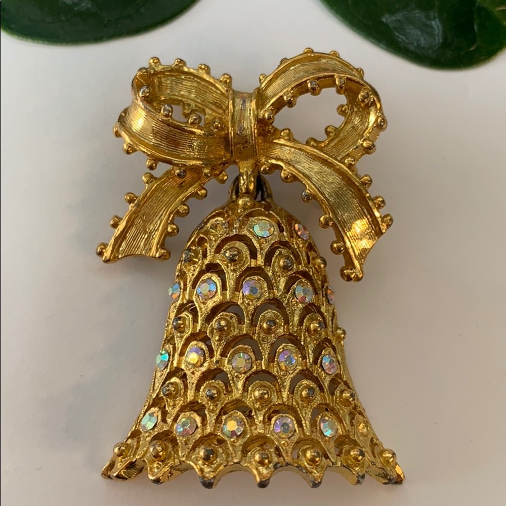 Lancer brooch